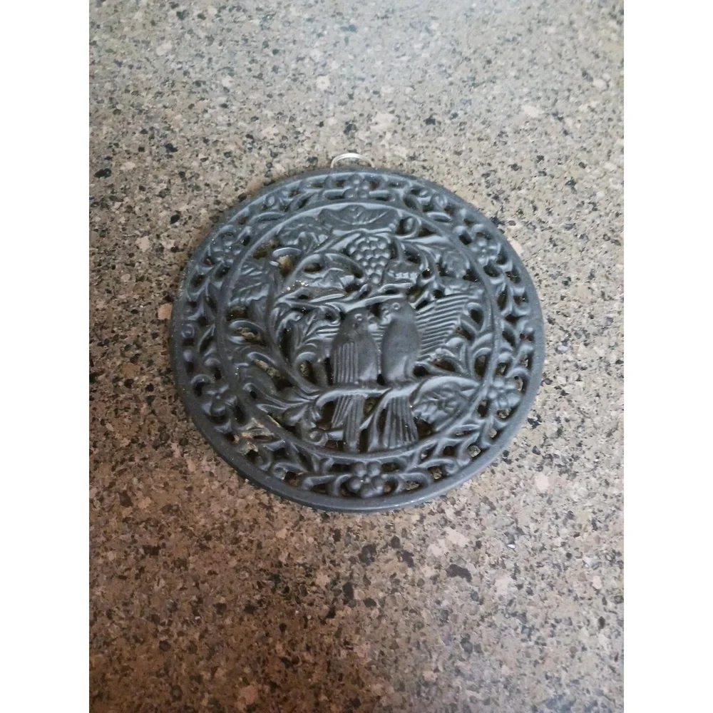 Cast Iron Love Birds Trivet Plate Footed‎ Hook For Kitchen Wall Hanging Vintage